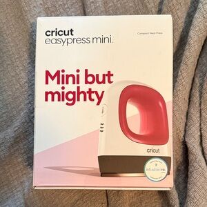 Cricut EasyPress Mini in Red and White